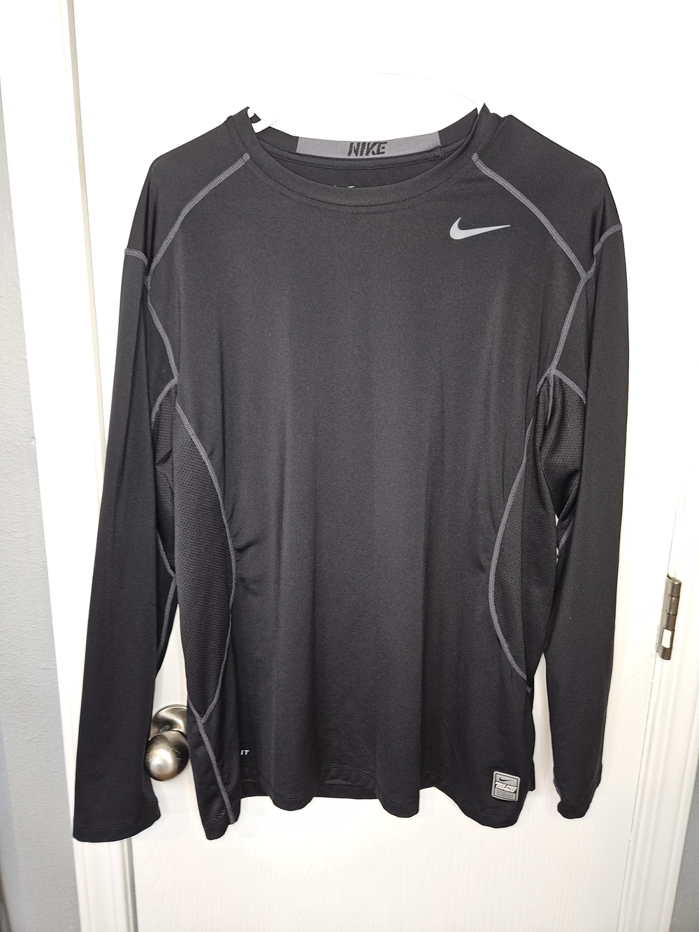 Nike Men’s Black Long-Sleeve Performance Tee